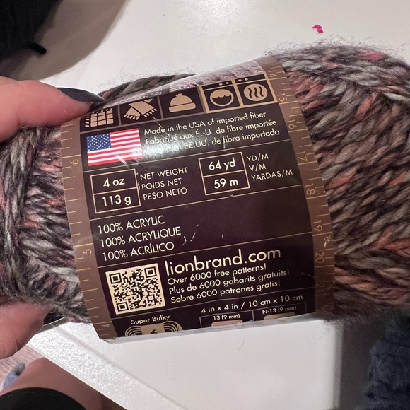Yarn/crocheting items - Picture 7 of 10